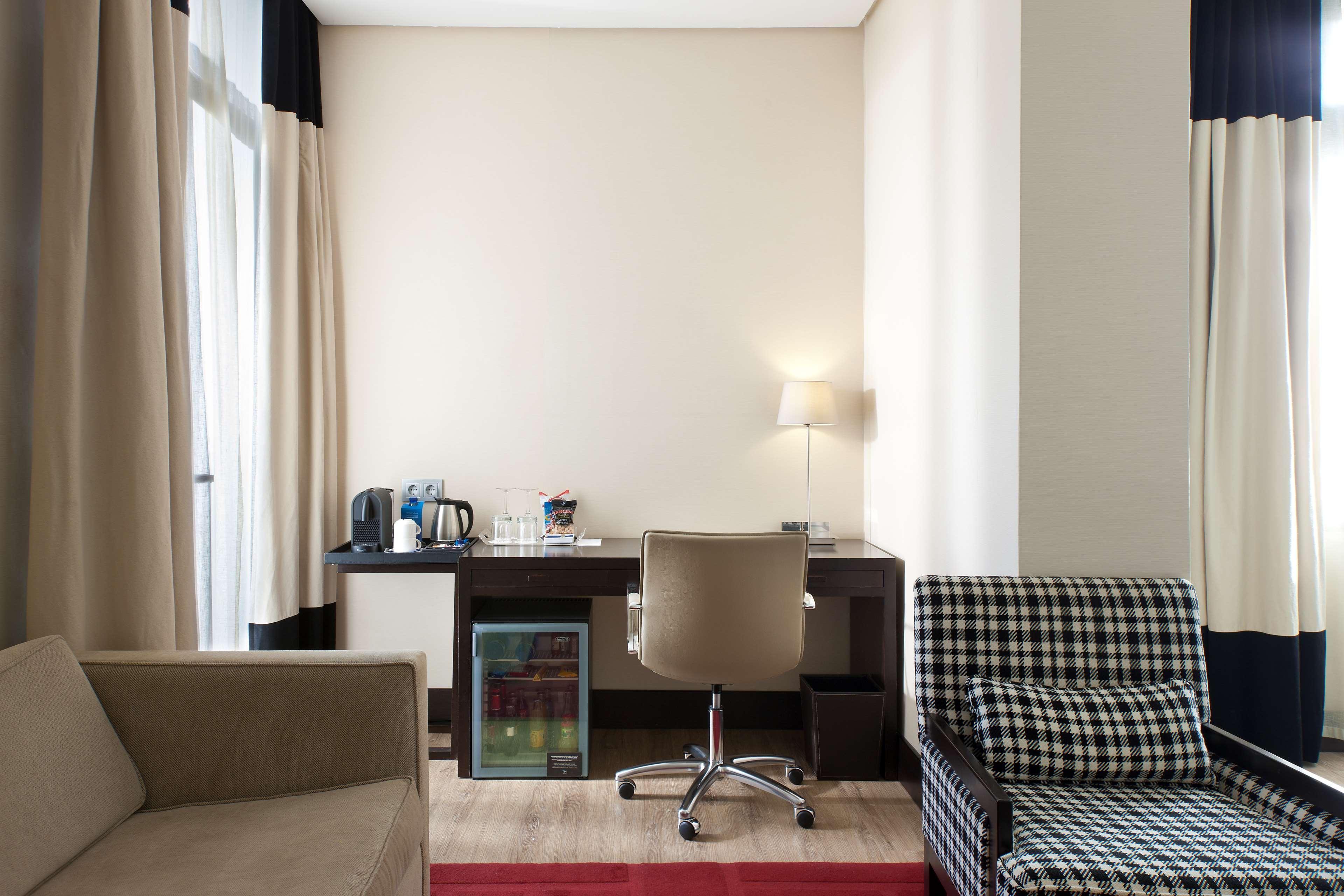 Nh Avenida Jerez Hotel Jerez de la Frontera Bagian luar foto